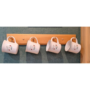 Pfaltzgraff Winterberry Flat Bottom Coffee Mugs Set of 4 Perfect Condition 8 oz.